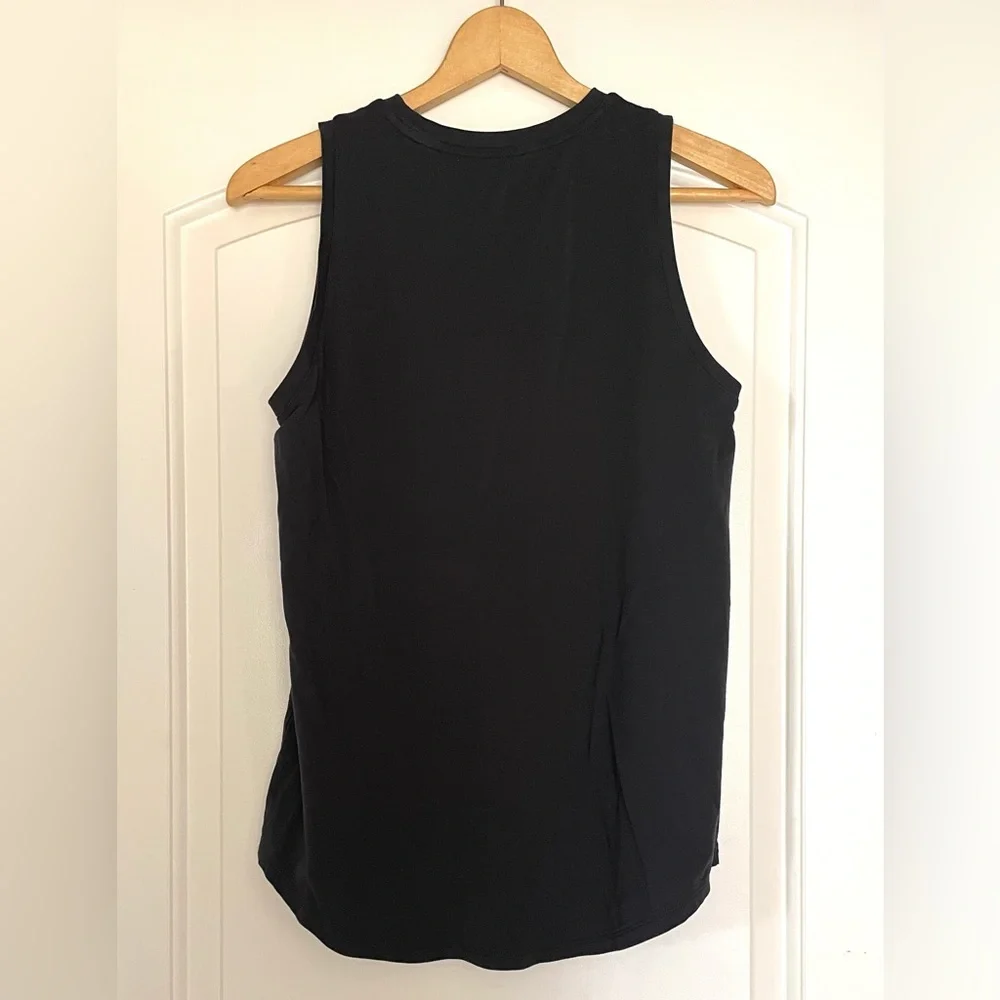 LIKE NEW!!! Peloton Scoop Muscle Tank Size M - Picture 5 of 6